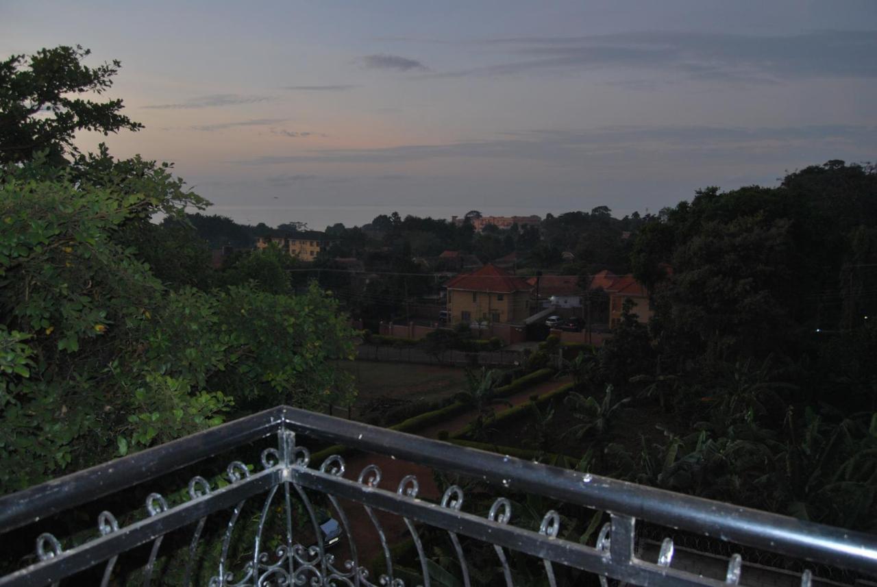 Frontiers Hotel Entebbe Esterno foto