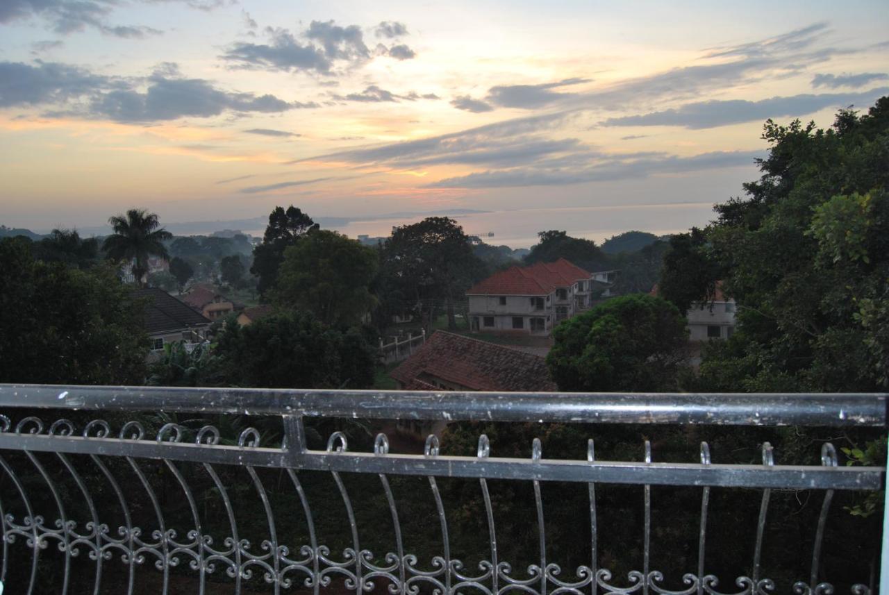 Frontiers Hotel Entebbe Esterno foto
