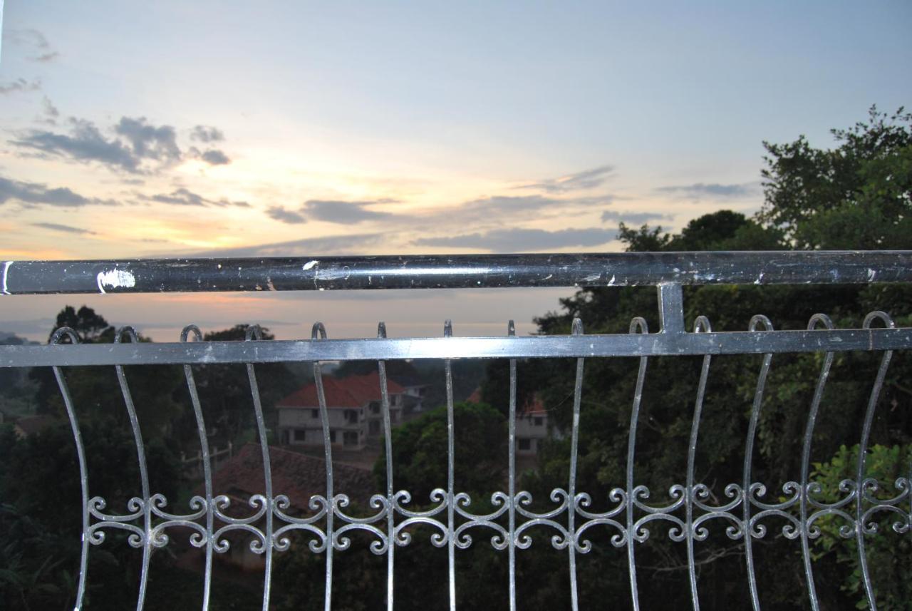 Frontiers Hotel Entebbe Esterno foto