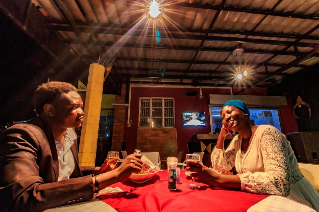 Frontiers Hotel Entebbe Esterno foto