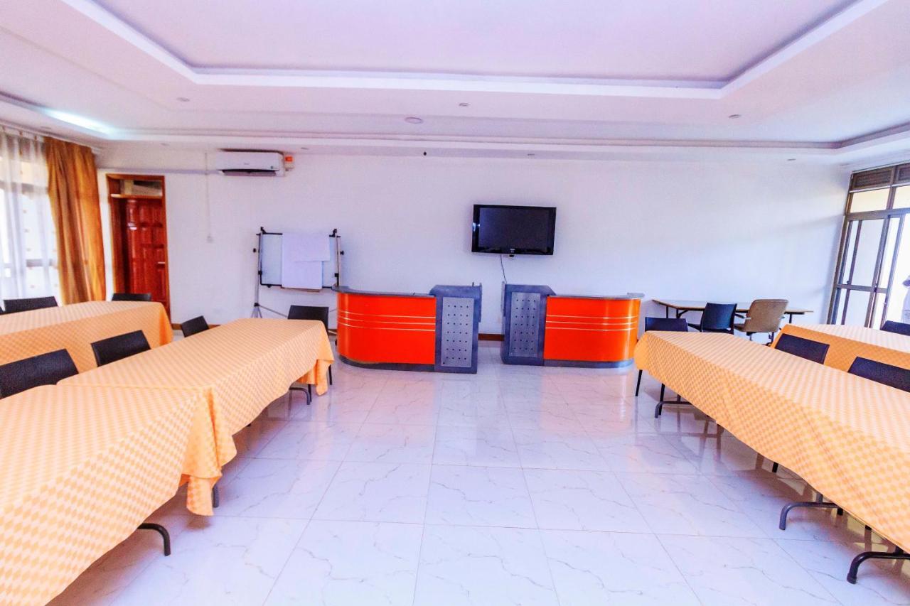 Frontiers Hotel Entebbe Esterno foto