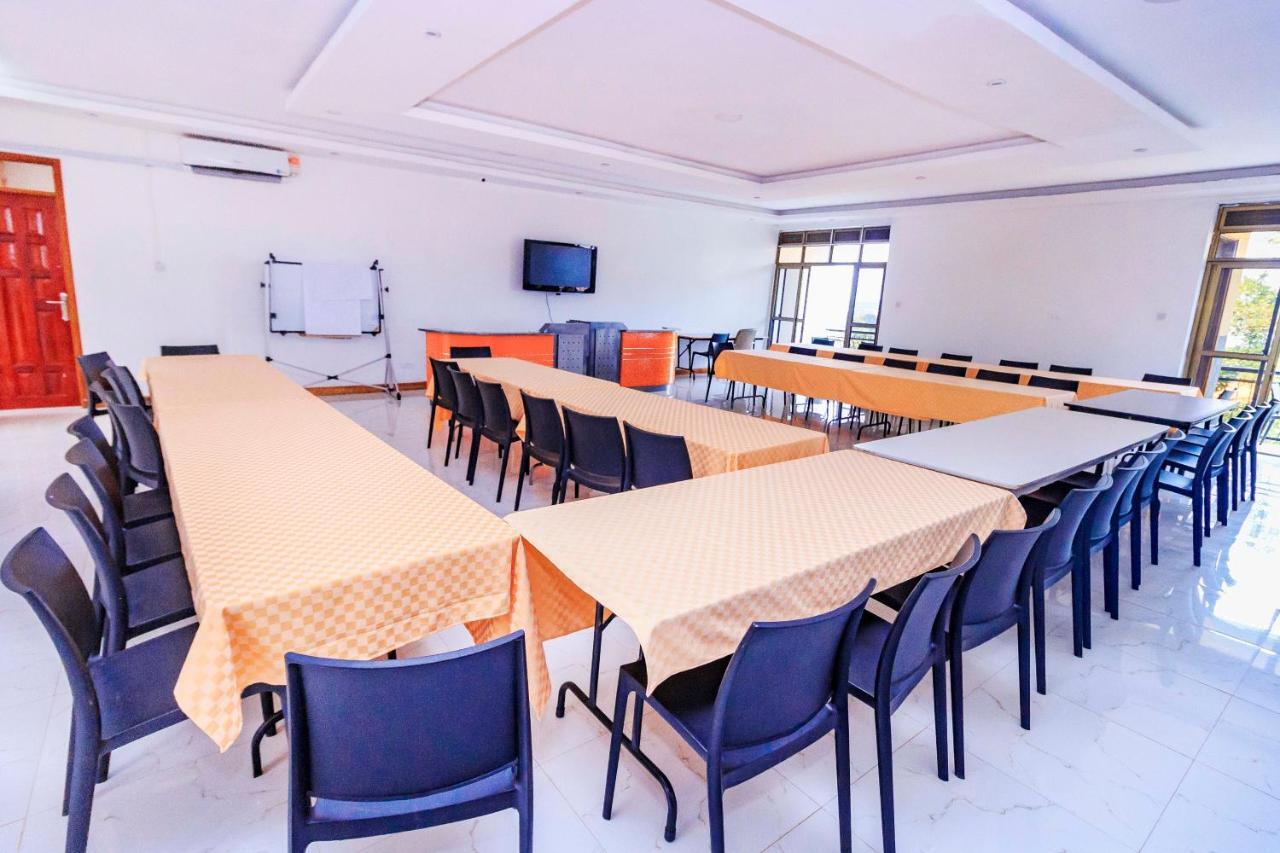 Frontiers Hotel Entebbe Esterno foto